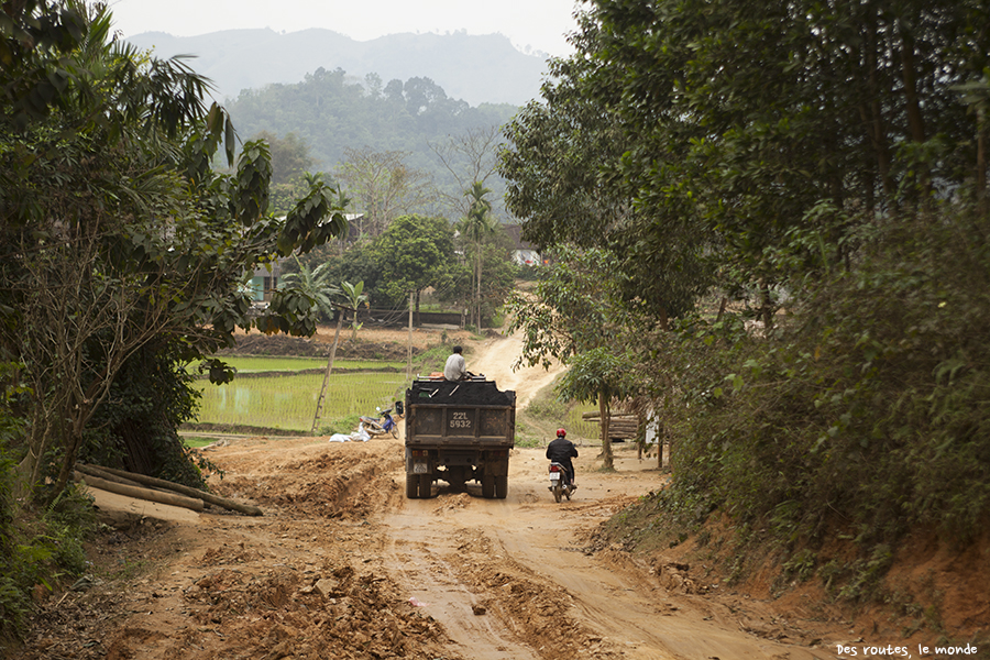 La piste, transition de la ville à la campagne