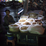 Un stand d'épices sur un marché de Yangon