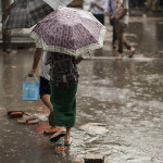 Une rue de Yangon sous la pluie