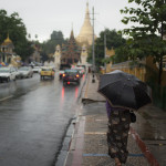 Vers la pagode, sous la pluie