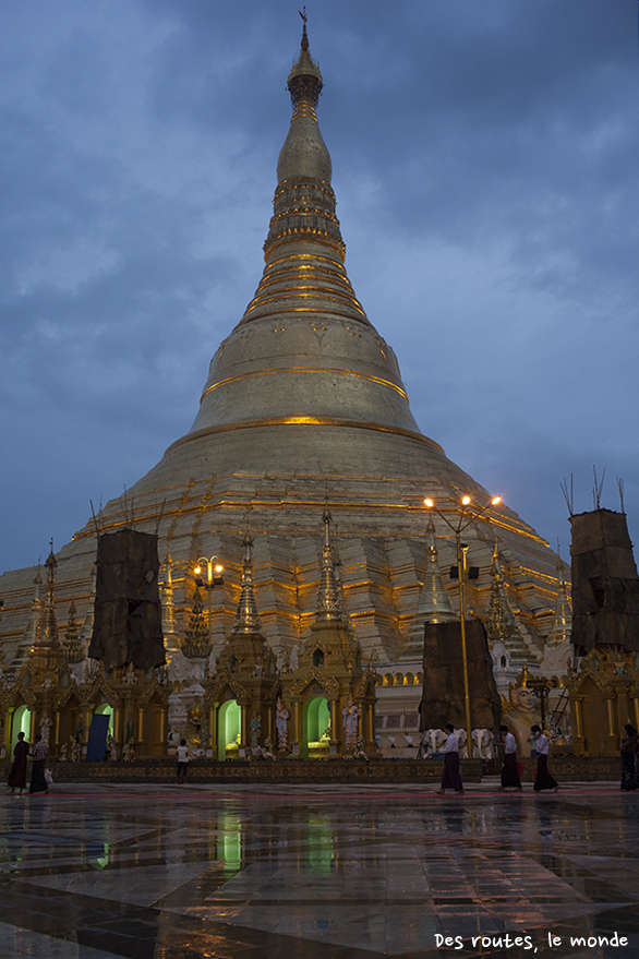 Shwe Dagon Pagoda de nuit