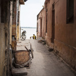 Ruelle avec vue sur le fleuve