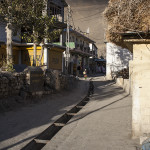 Une rue à l'heure dorée