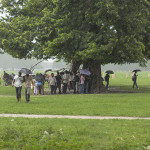 Des Indiens sous un arbre